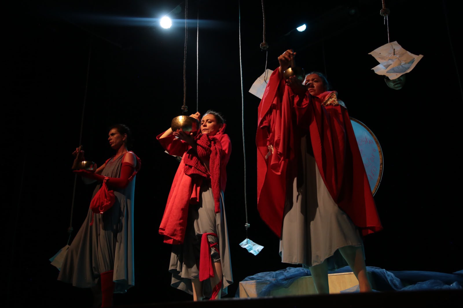 Una ballena llega al escenario para contar historias sobre el cuerpo femenino, la violencia y la crisis ambiental. Así será Ballenísmo en Pachuca.
