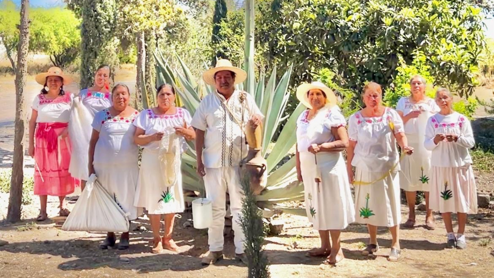 Tlachiqueros y expresiones culturales del Festival Santhe en Santiago de Anaya.