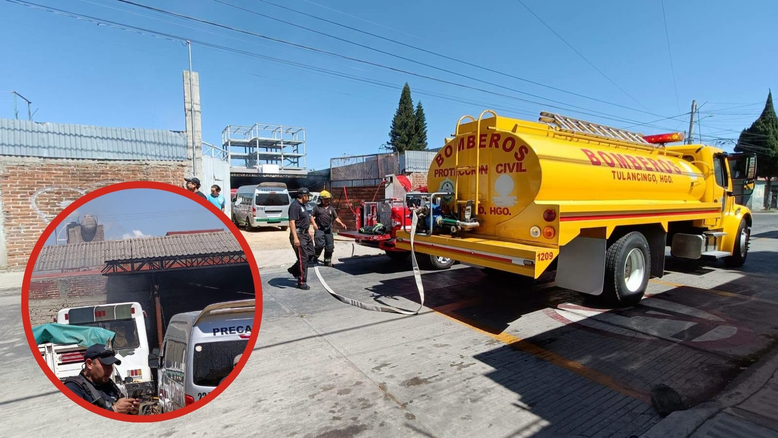 Bomberos combaten un incendio en un taller mecánico de Tulancingo.