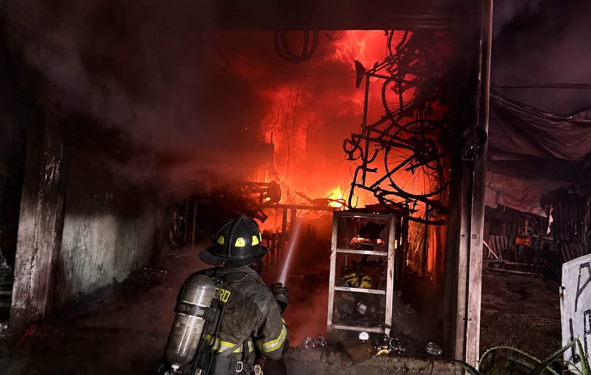 Incendio en taller de bicicletas en Tula
