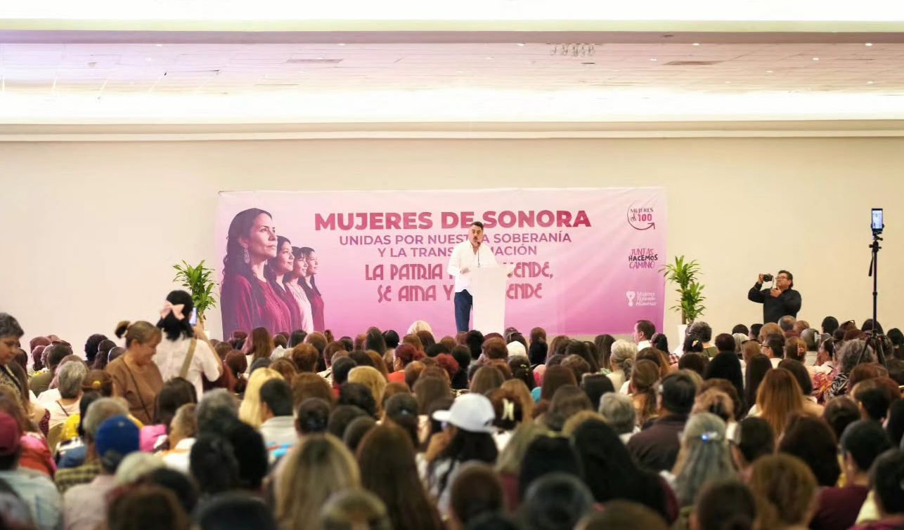 Javier Lamarque en encuentro de mujeres