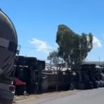 Pipa de combustible volcada sobre la carretera México-Tuxpan en Tulancingo.
