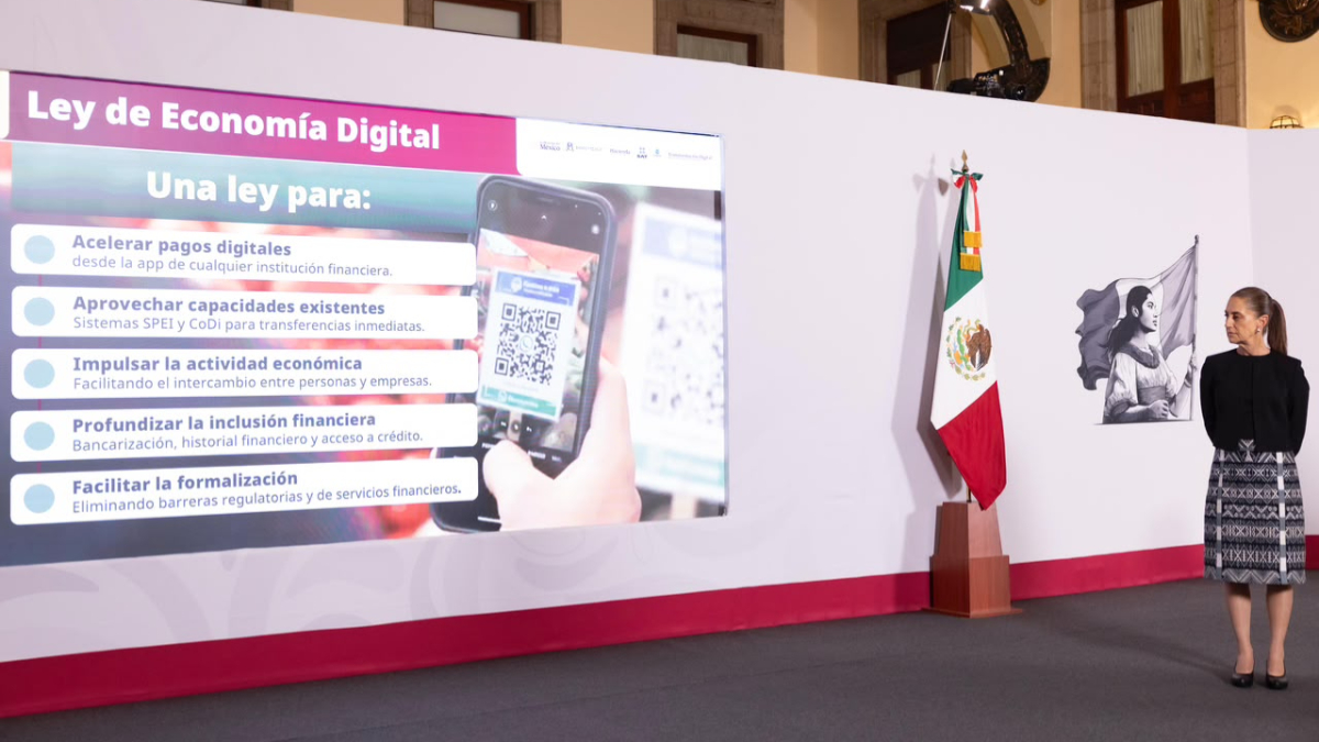 Claudia Sheinbaum durante una conferencia en la que habló sobre la ley de economía digital y el impulso a los pagos electrónicos.