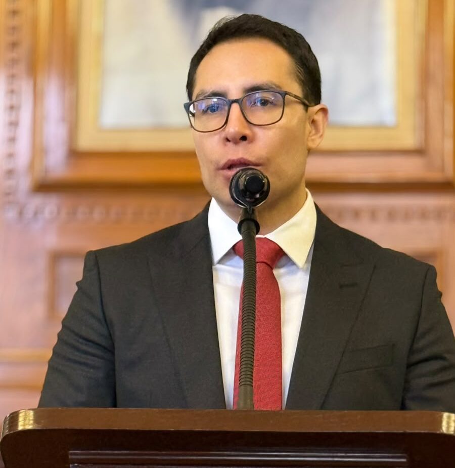 Jorge Reyes deja en manos de Morena su futuro político