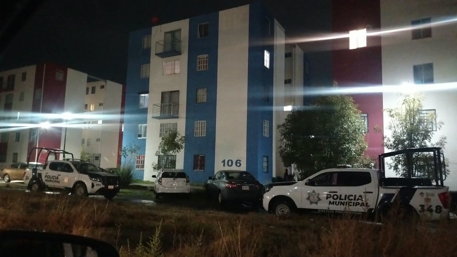 Policías municipales realizan operativo de seguridad en Mineral de la Reforma.