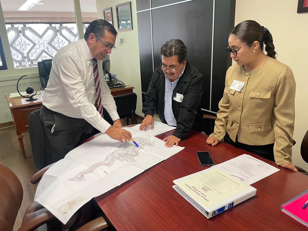 Proyectan nuevas obras para mejorar caminos en comunidades de Zimapán