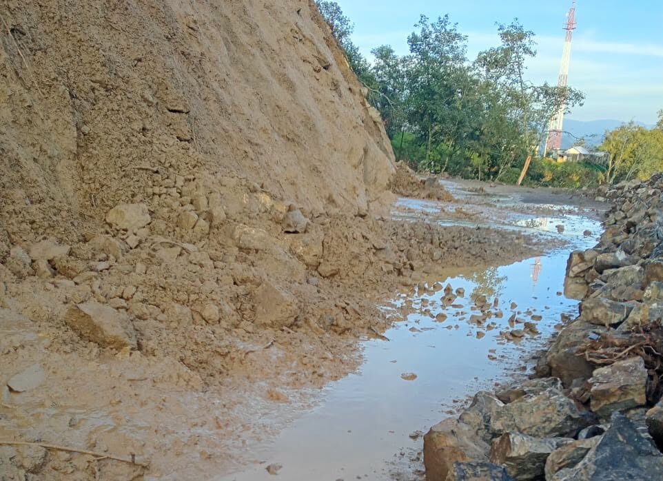 Sin paso carretera Tenango de Doria