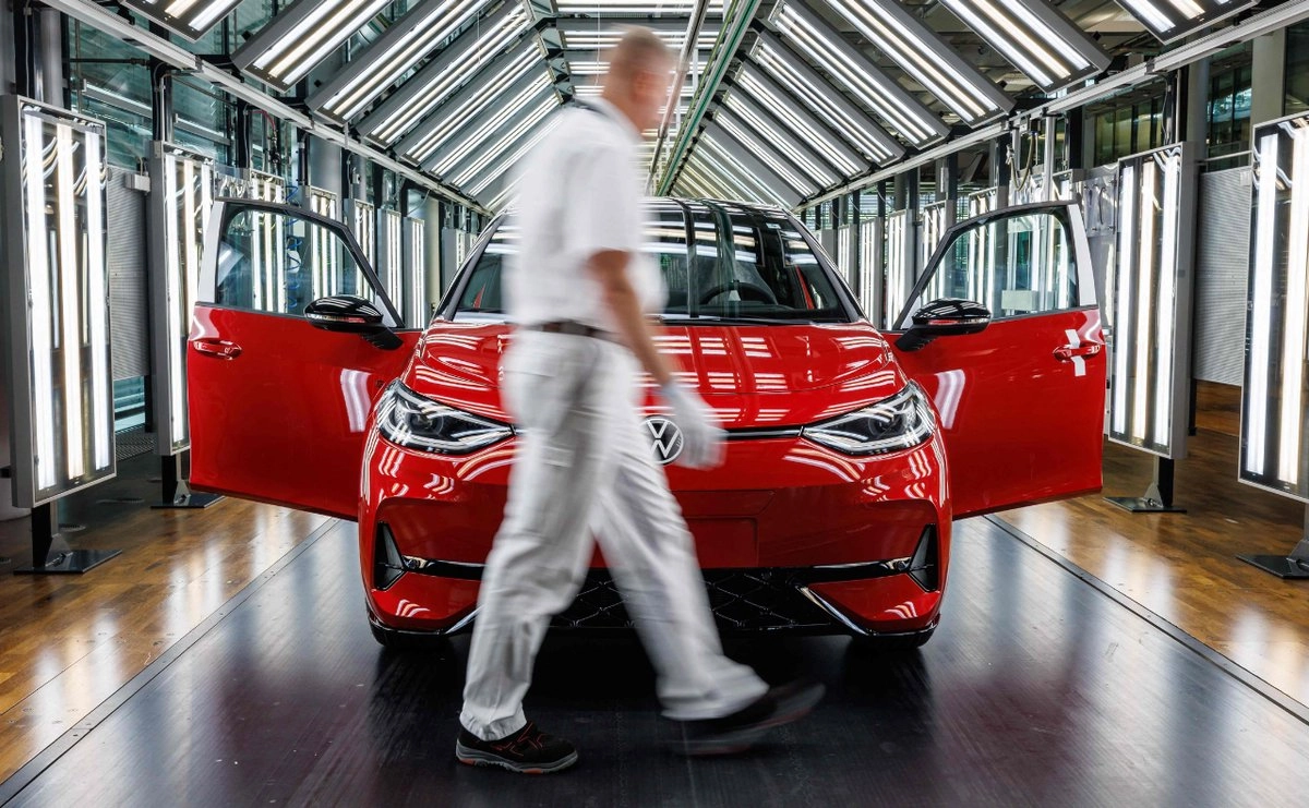 Volkswagen aprueba reestructuración, despidos podrían llegar a 50 mil