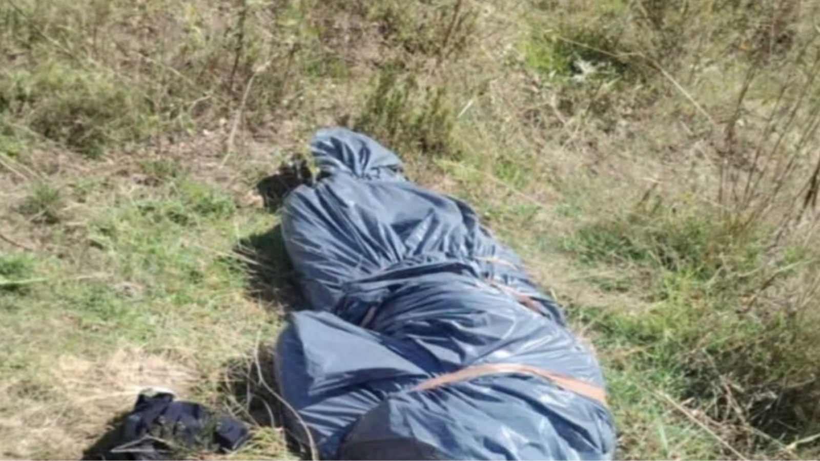 Zona acordonada tras el hallazgo de un hombre sin vida en Santiago Tlapacoya.