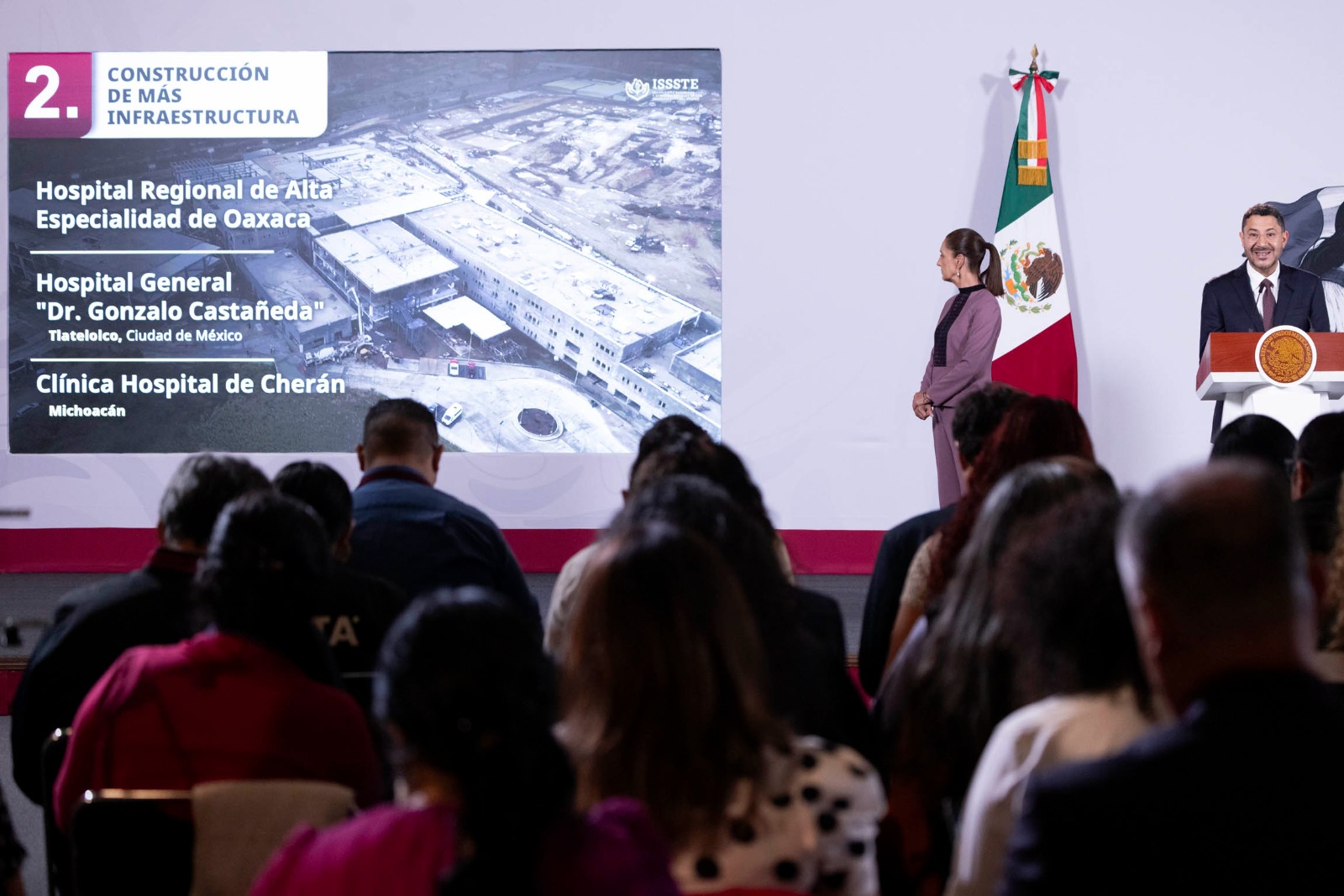 Claudia Sheinbaum durante presentación del plan de infraestructura hospitalaria