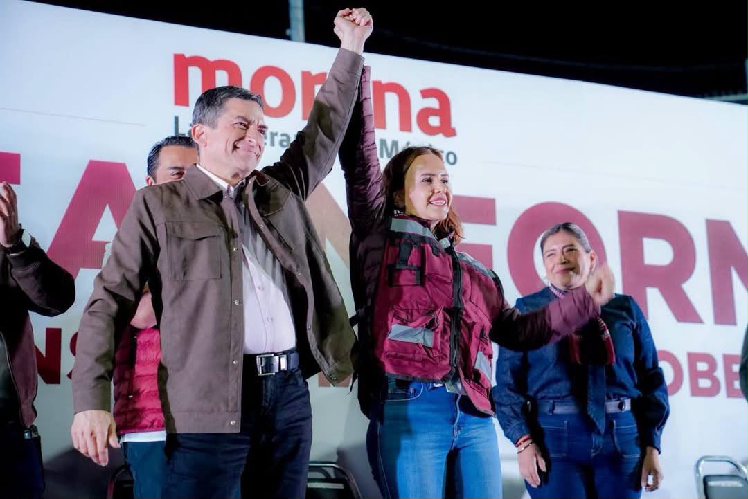 Clara Luz Flores Carrales durante un encuentro con militantes y dirigentes de Morena en Santa Catarina, Nuevo León.