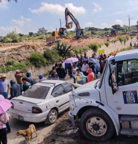 Ejidatarios de San Ildefonso frenan obras del tren México-Querétaro en Tepeji