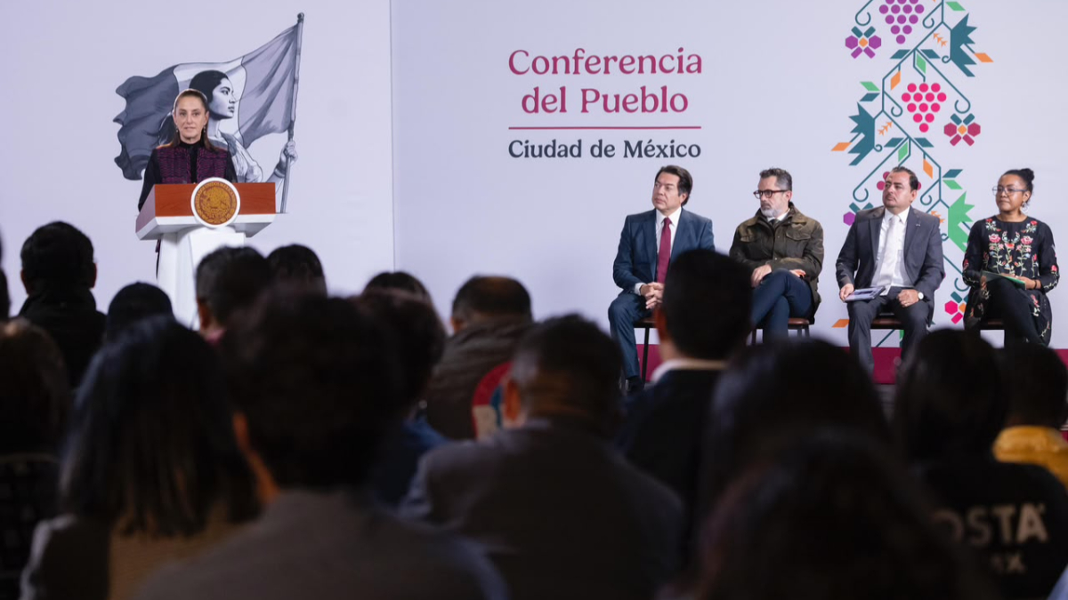 Claudia Sheinbaum descartó la salida de Zoé Robledo de la dirección general del IMSS, pese al rechazo de los trabajadores al aumento salarial propuesto.