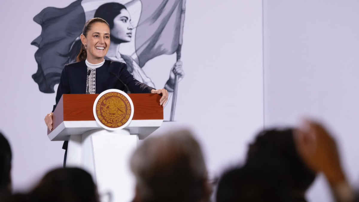 Claudia Sheinbaum negó que AMLO tenga prevista una gira por México en 2027 y cuestionó las versiones sobre el supuesto recorrido.