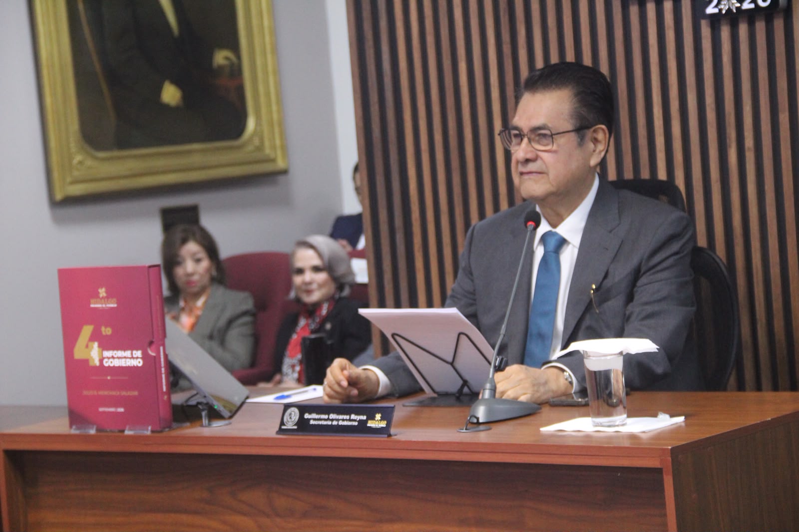 Guillermo Olivares durante su comparecencia ante el Congreso de Hidalgo.