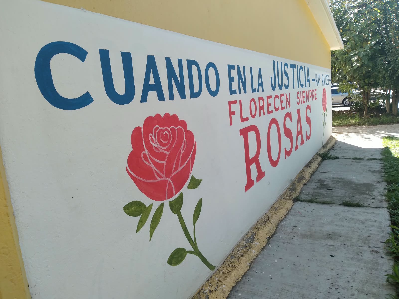 Pared pintada con jna consigna