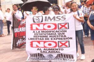 Marcha de trabajadores del IMSS