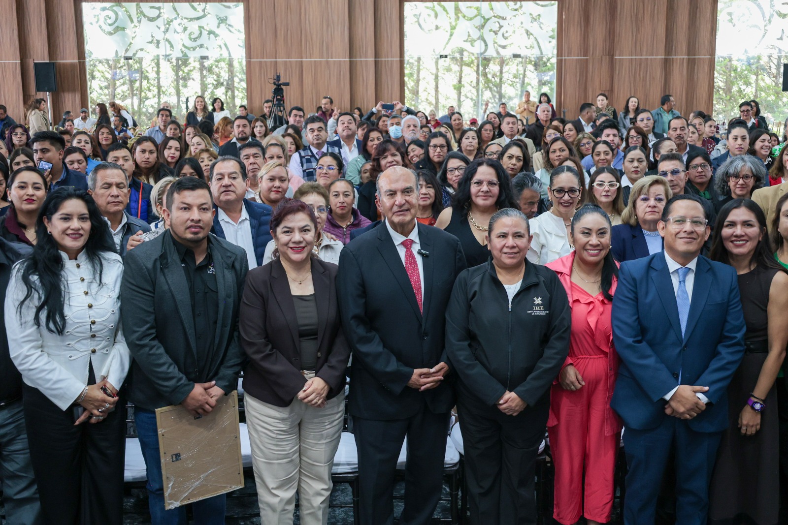 Natividad Castrejón llama a fortalecer el papel de las familias en la educación de Hidalgo