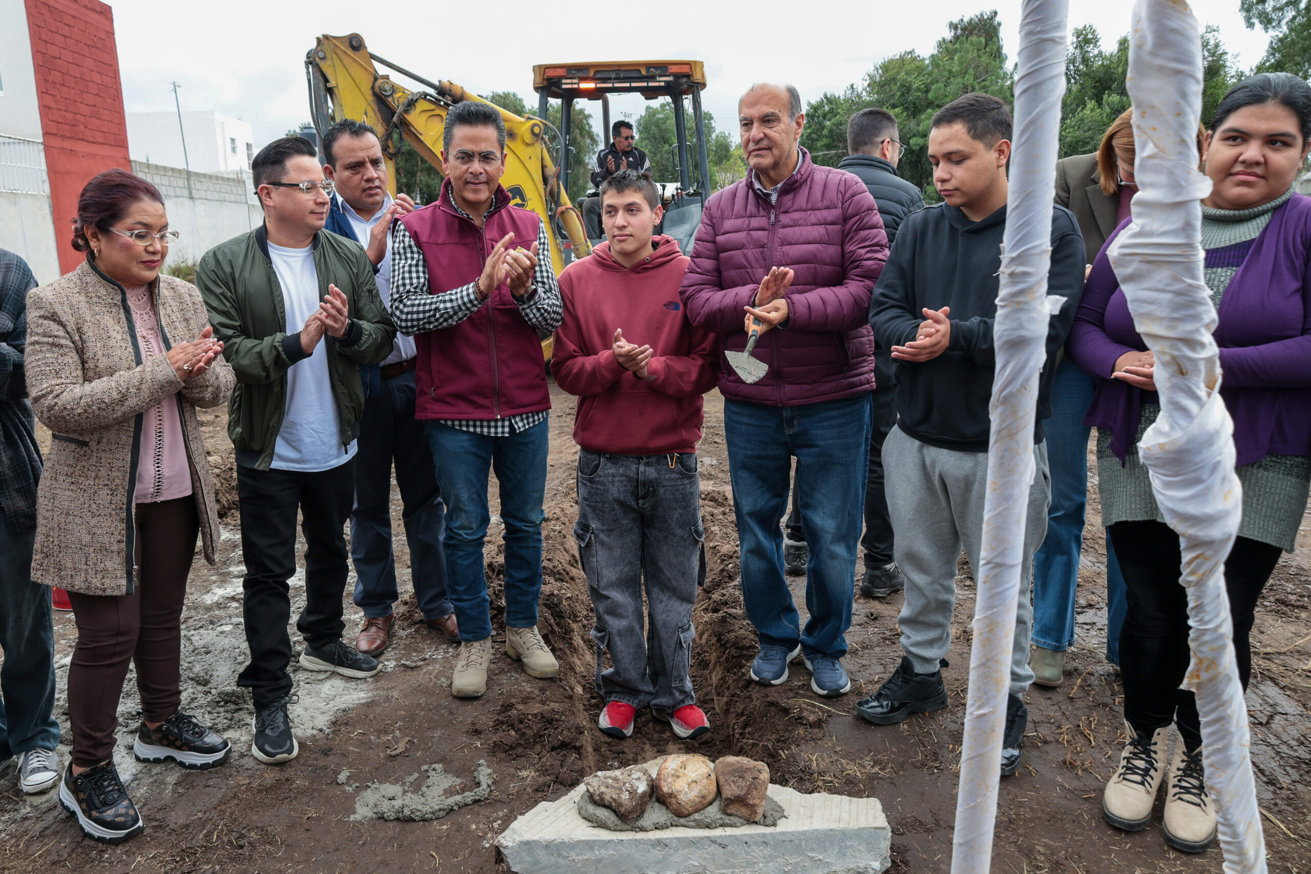 Natividad Castrejón coloca primera piedra del Bachillerato Nacional “Margarita Maza” en Mineral de la Reforma