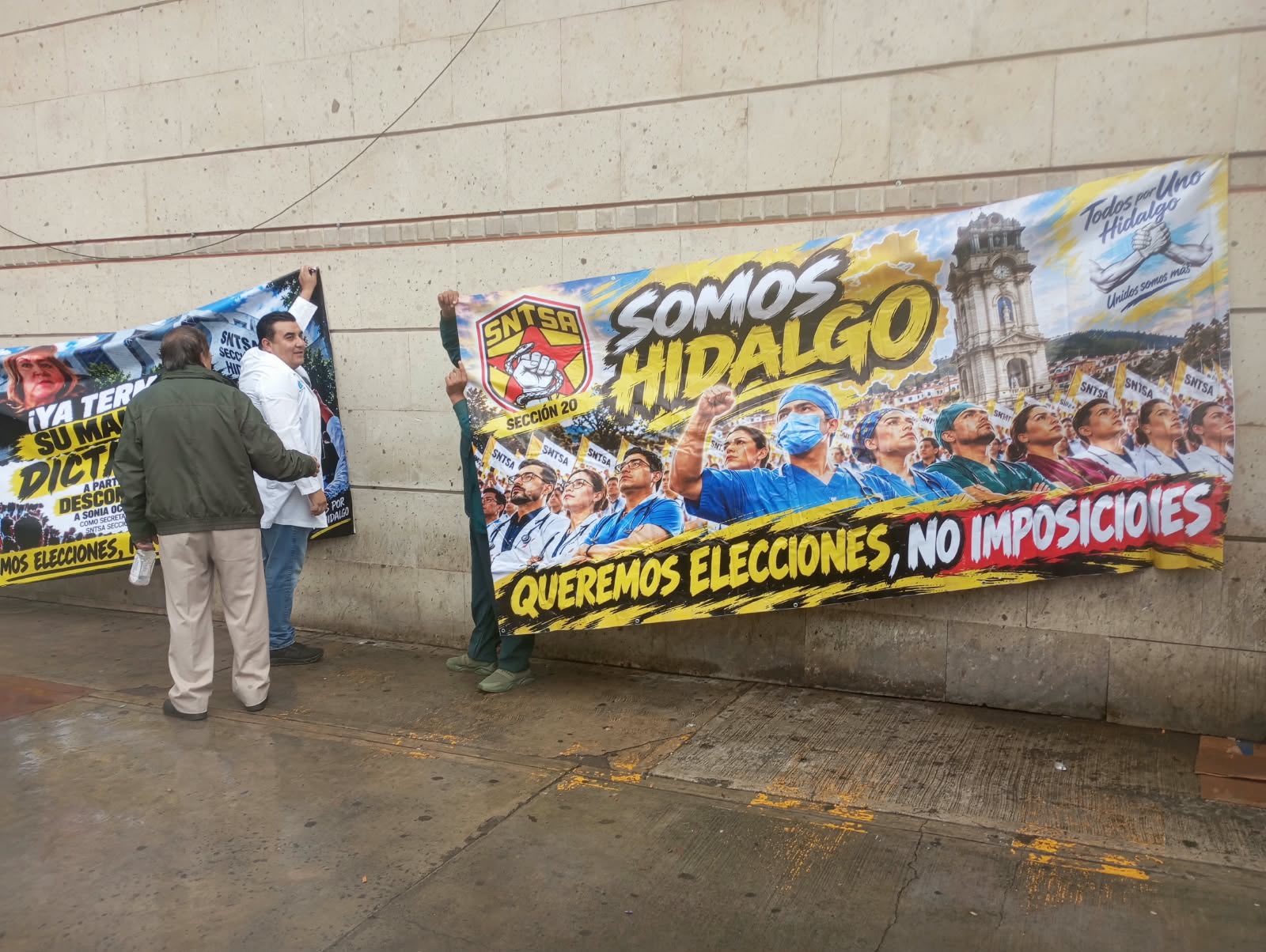 Trabajadores del SNTSA protestan en Pachuca