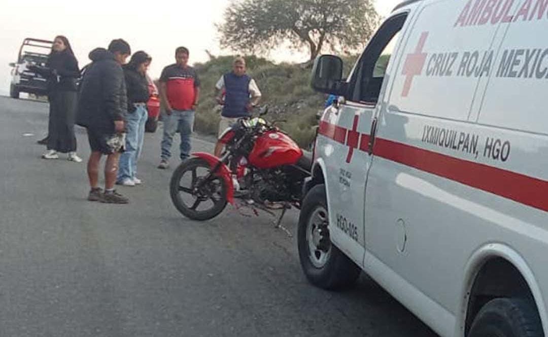 Motociclista fallece tras derrapar en Ixmiquilpan.