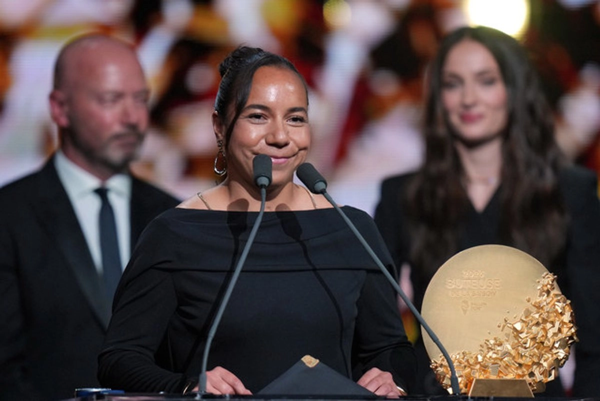 Charlyn Corral con el premio a Delantera del Año 2026.
