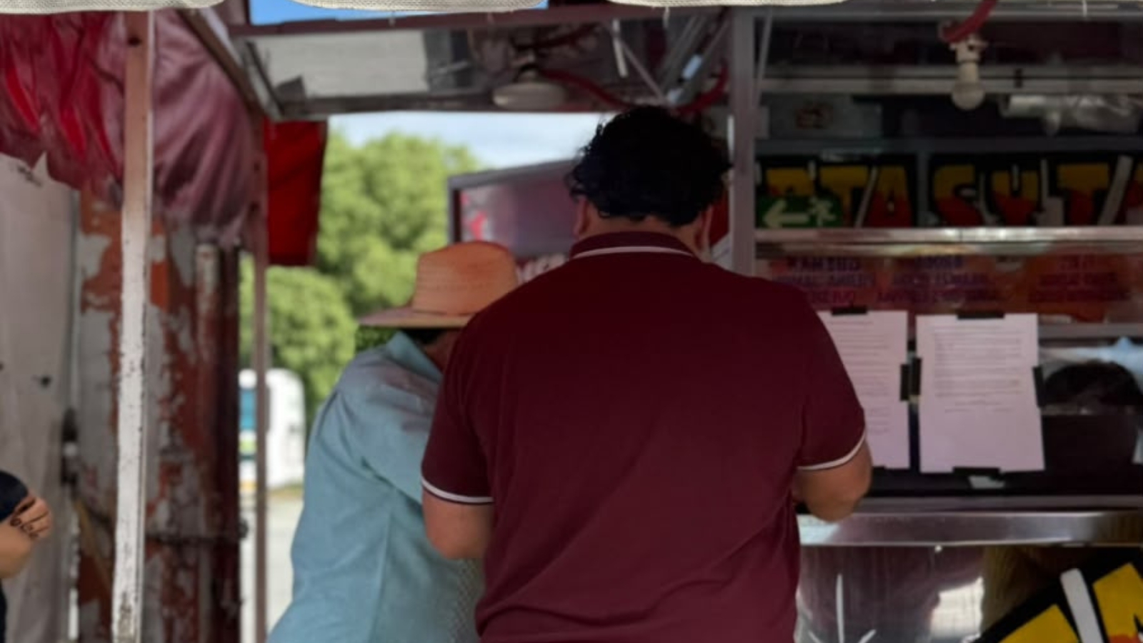Puestos semifijos en las inmediaciones de Soriana Plaza del Valle, en Pachuca.