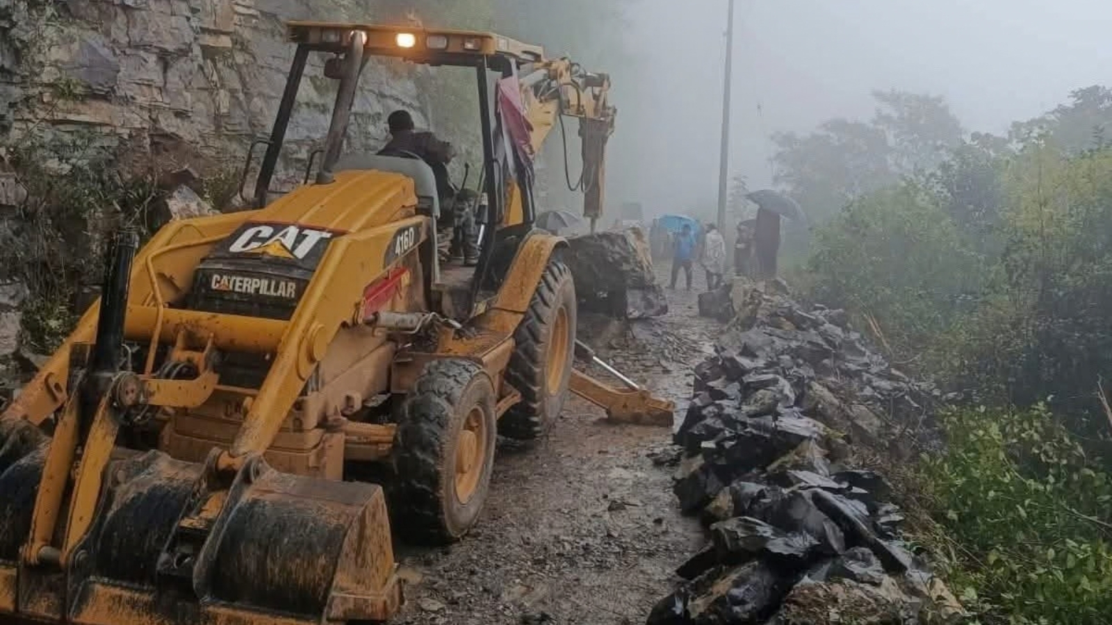 Lluvias incomunican localidades de Xochiatipan