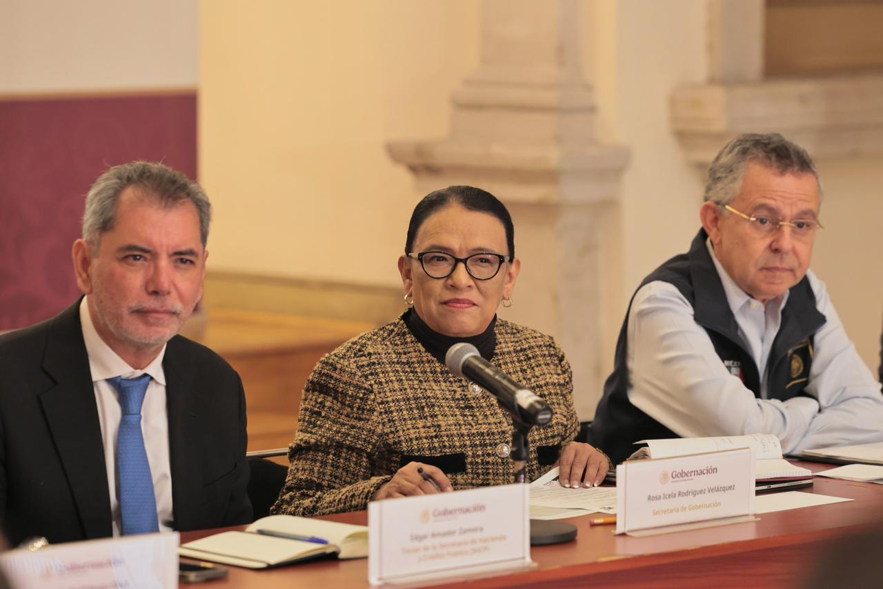 Reunión entre autoridades federales y representantes de organizaciones transportistas.